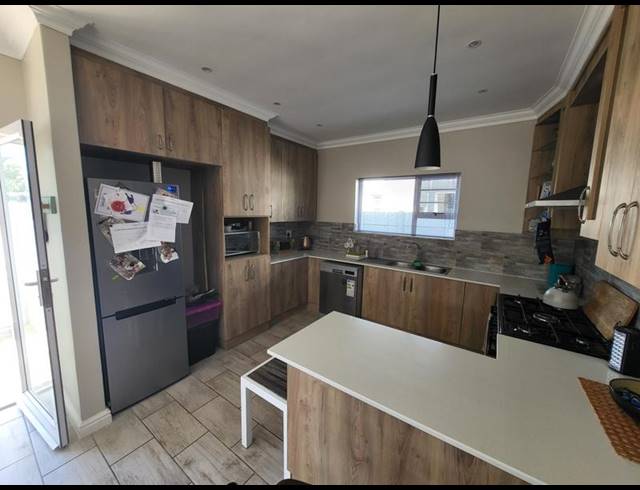 3 BEDROOM PROPERTY TO RENT IN LORRAINE